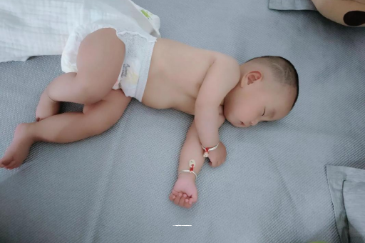 正定三个月宝宝抬头不稳